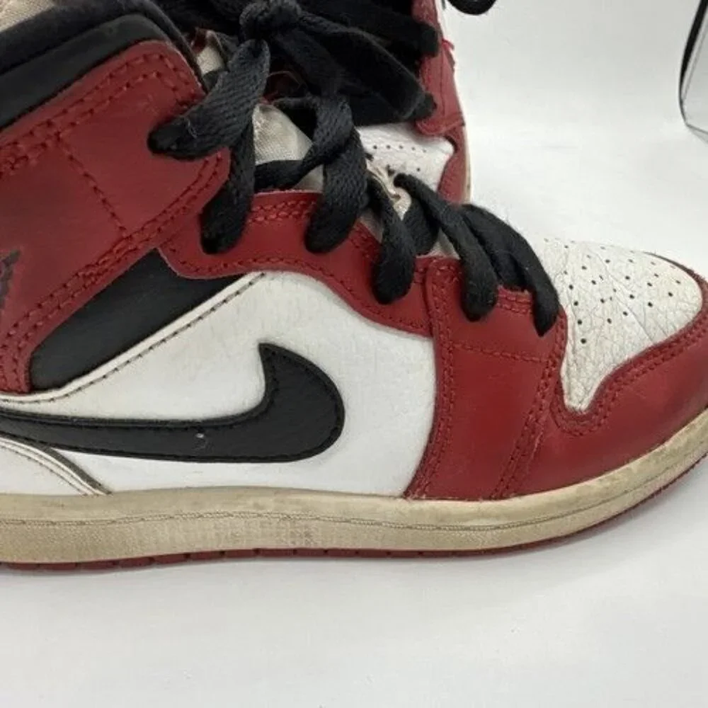 Nike Air Jordan 1 Mid Chicago 2020 White Gym Red Black 640734-173 Kids Size 1.5Y
